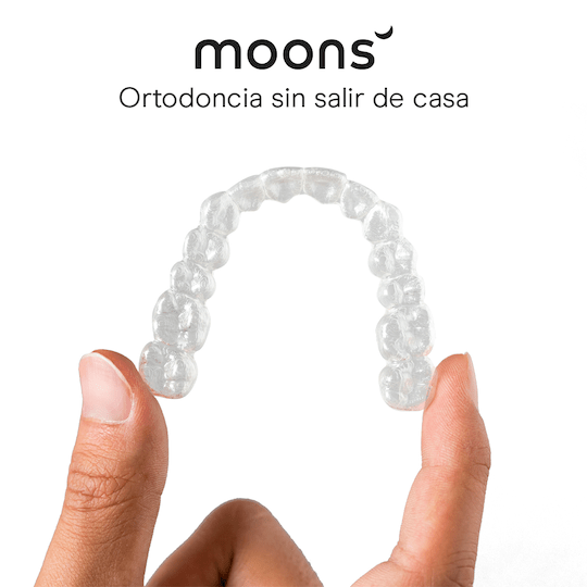 Moons es el tratamiento de ortodoncia invisible más cómodo, rápido y accesible de México y Colombia.